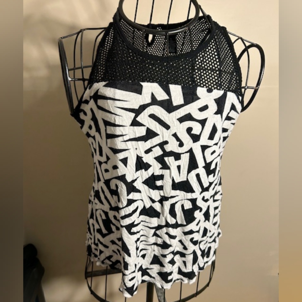 size medium  tee shirt blouse womens tank top print white black